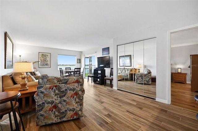 7400 SUNSHINE SKYWAY LANE S 111, St Petersburg, FL 33711
