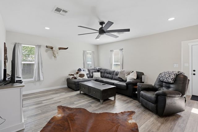 2585 San Angelo Ave, Ingleside, TX 78362