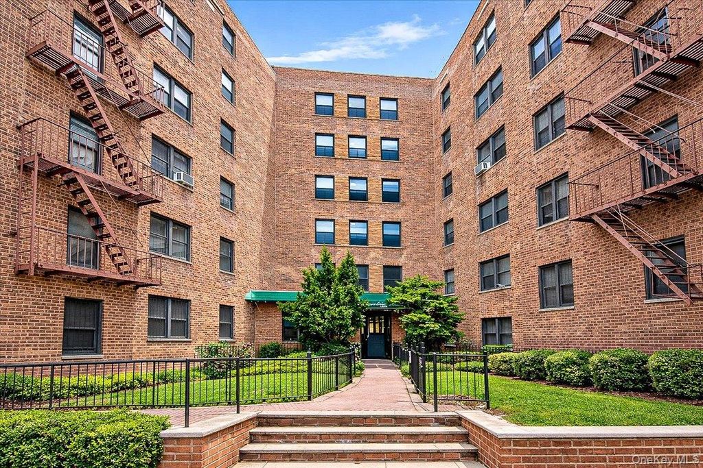 139-05 85th Drive 4G, Briarwood, NY 11435