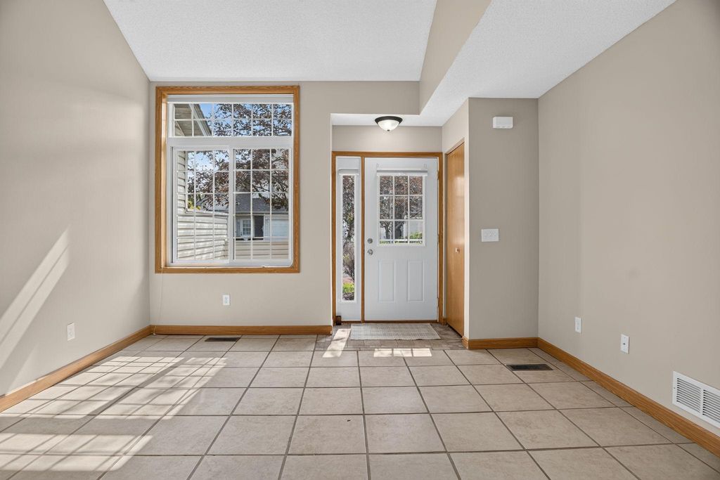 3536 Genevieve Avenue N, Oakdale, MN 55128 — photo 2