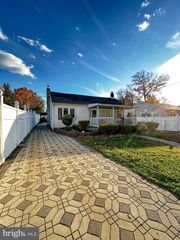 910 MAGNOLIA AVE, Croydon, PA 19021