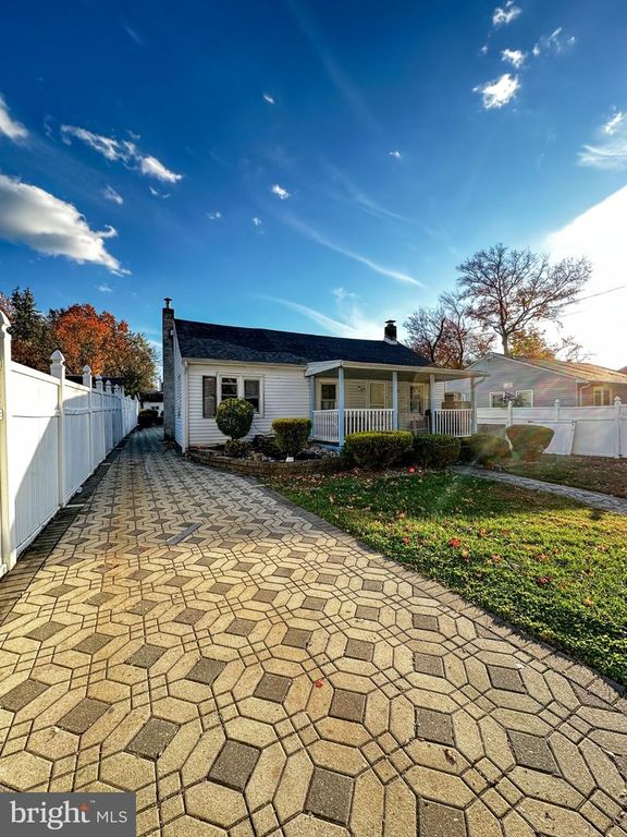 910 MAGNOLIA AVE, Croydon, PA 19021