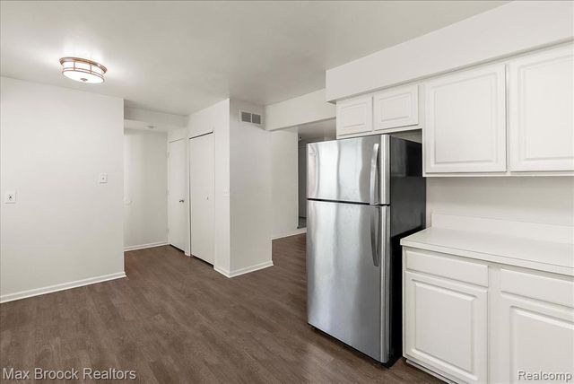 23656 Lahser Road, Southfield, MI 48033