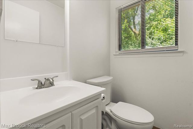 23656 Lahser Road, Southfield, MI 48033