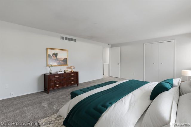 23656 Lahser Road, Southfield, MI 48033