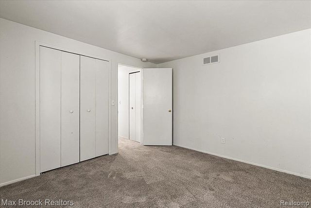 23656 Lahser Road, Southfield, MI 48033