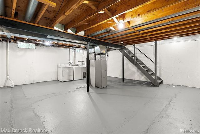 23656 Lahser Road, Southfield, MI 48033