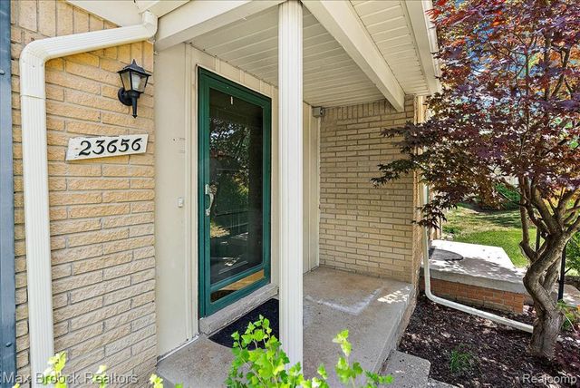 23656 Lahser Road, Southfield, MI 48033