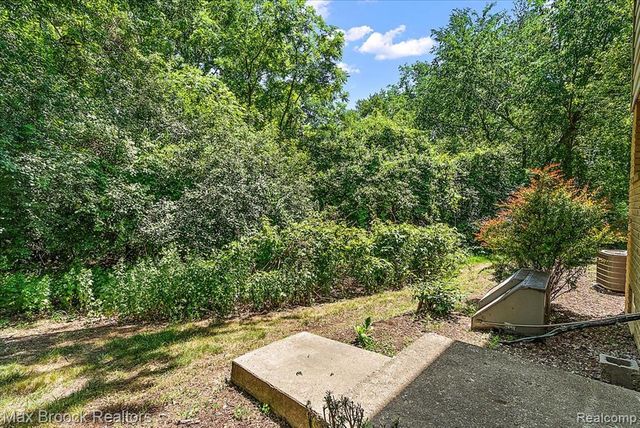 23656 Lahser Road, Southfield, MI 48033