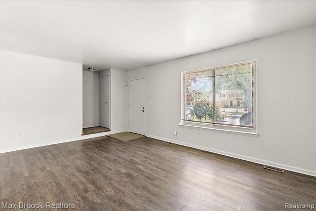 23656 Lahser Road, Southfield, MI 48033