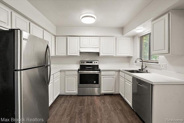 23656 Lahser Road, Southfield, MI 48033