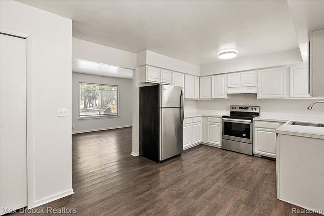 23656 Lahser Road, Southfield, MI 48033