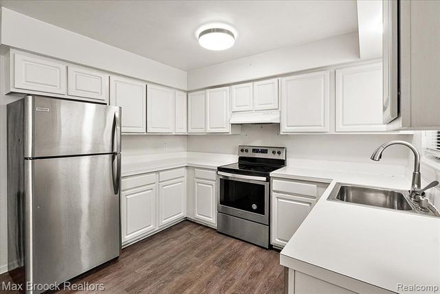 23656 Lahser Road, Southfield, MI 48033
