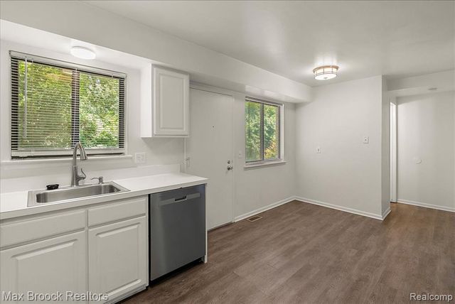23656 Lahser Road, Southfield, MI 48033