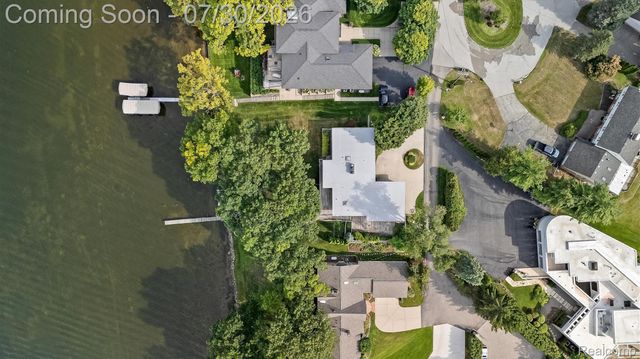 1879 Long Pointe Drive, Bloomfield Hills, MI 48302