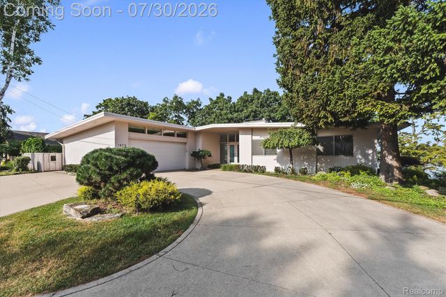 1879 Long Pointe Drive, Bloomfield Hills, MI 48302