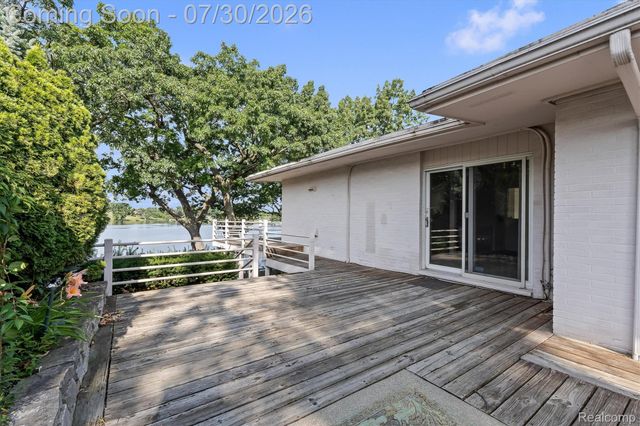 1879 Long Pointe Drive, Bloomfield Hills, MI 48302