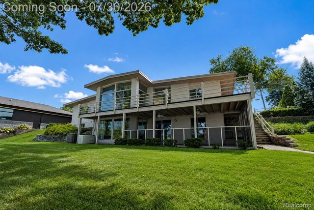 1879 Long Pointe Drive, Bloomfield Hills, MI 48302