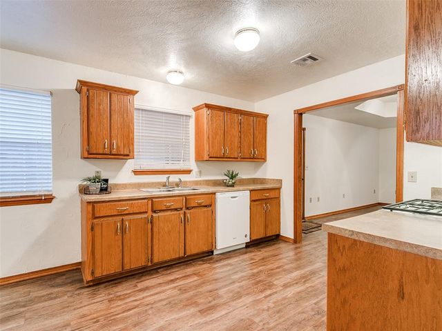 606 SE 6th Street, Lexington, OK 73051