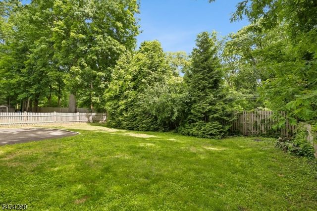 39 Shadylawn Dr, Madison Boro, NJ 07940