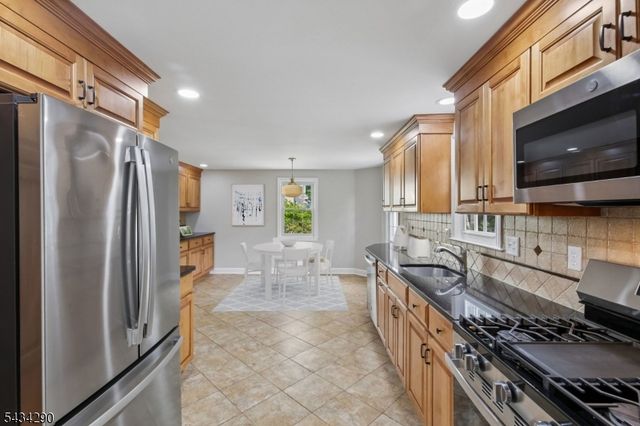 39 Shadylawn Dr, Madison Boro, NJ 07940