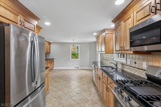 39 Shadylawn Dr, Madison Boro, NJ 07940