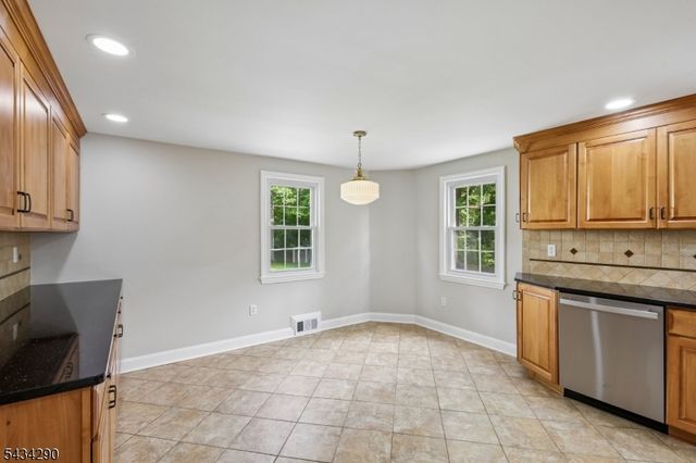 39 Shadylawn Dr, Madison Boro, NJ 07940
