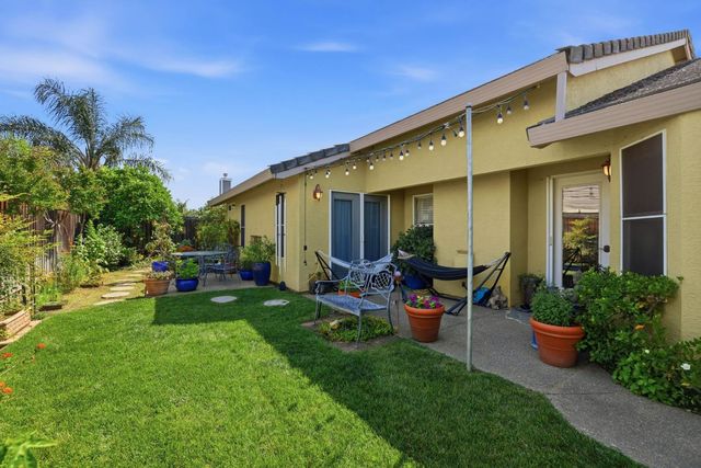 319 Fuller Ln, Lincoln, CA 95648