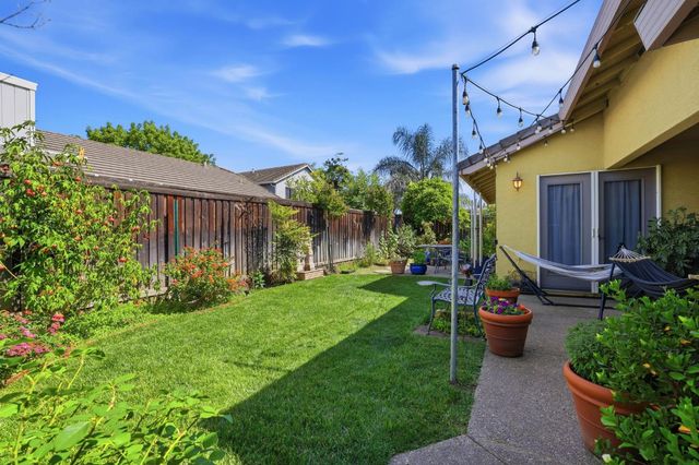 319 Fuller Ln, Lincoln, CA 95648