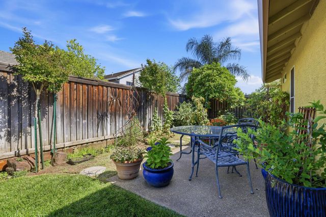 319 Fuller Ln, Lincoln, CA 95648