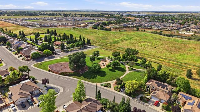 319 Fuller Ln, Lincoln, CA 95648