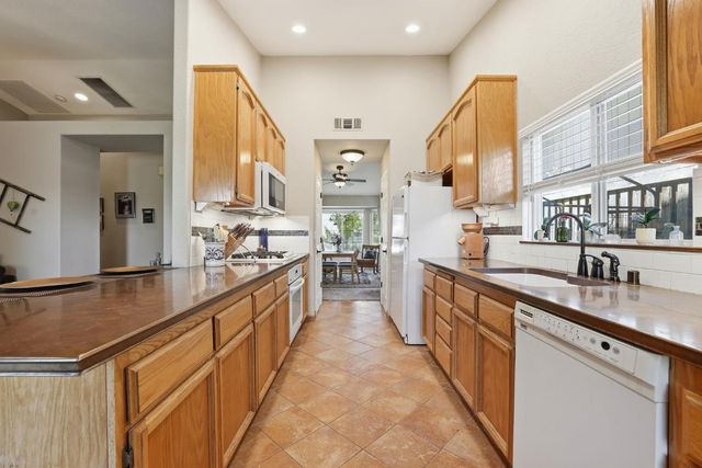 319 Fuller Ln, Lincoln, CA 95648