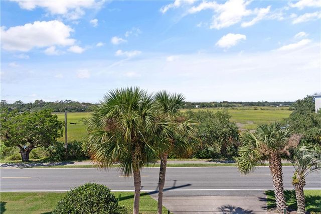 1502 Ocean Blvd, St Simons Island, GA 31522