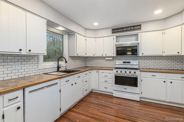 7135 Jordan Road, Grand Blanc, MI 48439