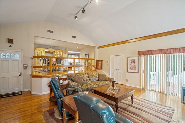 2046 Hancock Avenue, North Bellmore, NY 11710