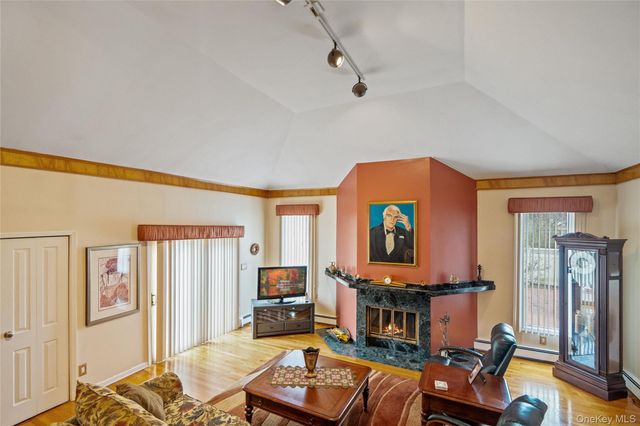 2046 Hancock Avenue, North Bellmore, NY 11710