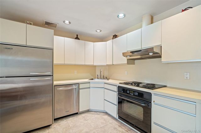 2046 Hancock Avenue, North Bellmore, NY 11710