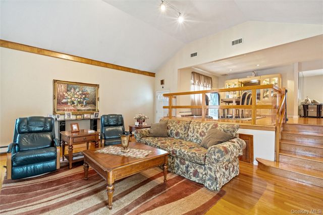 2046 Hancock Avenue, North Bellmore, NY 11710