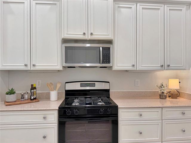 6817 CROMWELL GARDEN DR, Apollo Beach, FL 33572