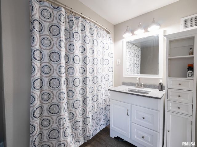 518 N PEKIN Lane, Hanna City, IL 61536