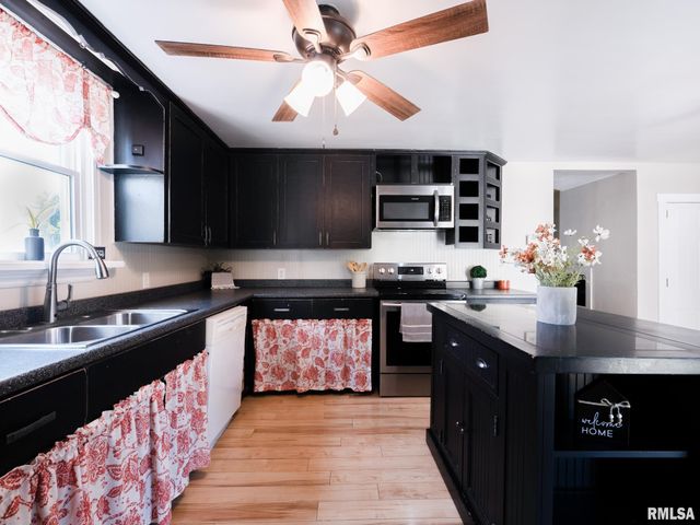 518 N PEKIN Lane, Hanna City, IL 61536