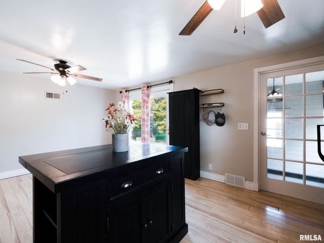 518 N PEKIN Lane, Hanna City, IL 61536