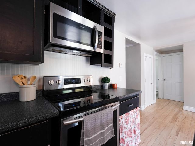 518 N PEKIN Lane, Hanna City, IL 61536