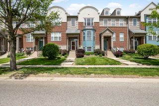 98 Village Station Lane, Grayslake, IL 60030