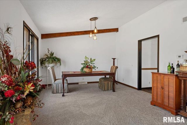 9 OAKWOOD Drive, Springfield, IL 62711