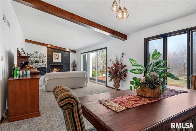 9 OAKWOOD Drive, Springfield, IL 62711