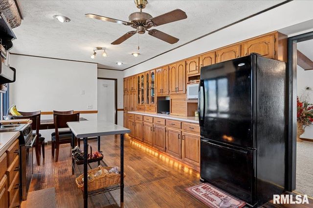 9 OAKWOOD Drive, Springfield, IL 62711