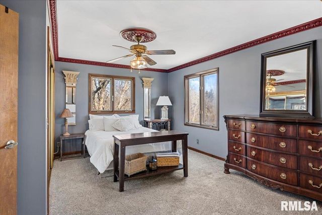 9 OAKWOOD Drive, Springfield, IL 62711