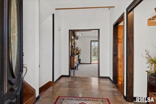 9 OAKWOOD Drive, Springfield, IL 62711