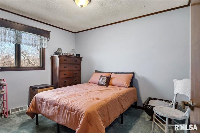 9 OAKWOOD Drive, Springfield, IL 62711